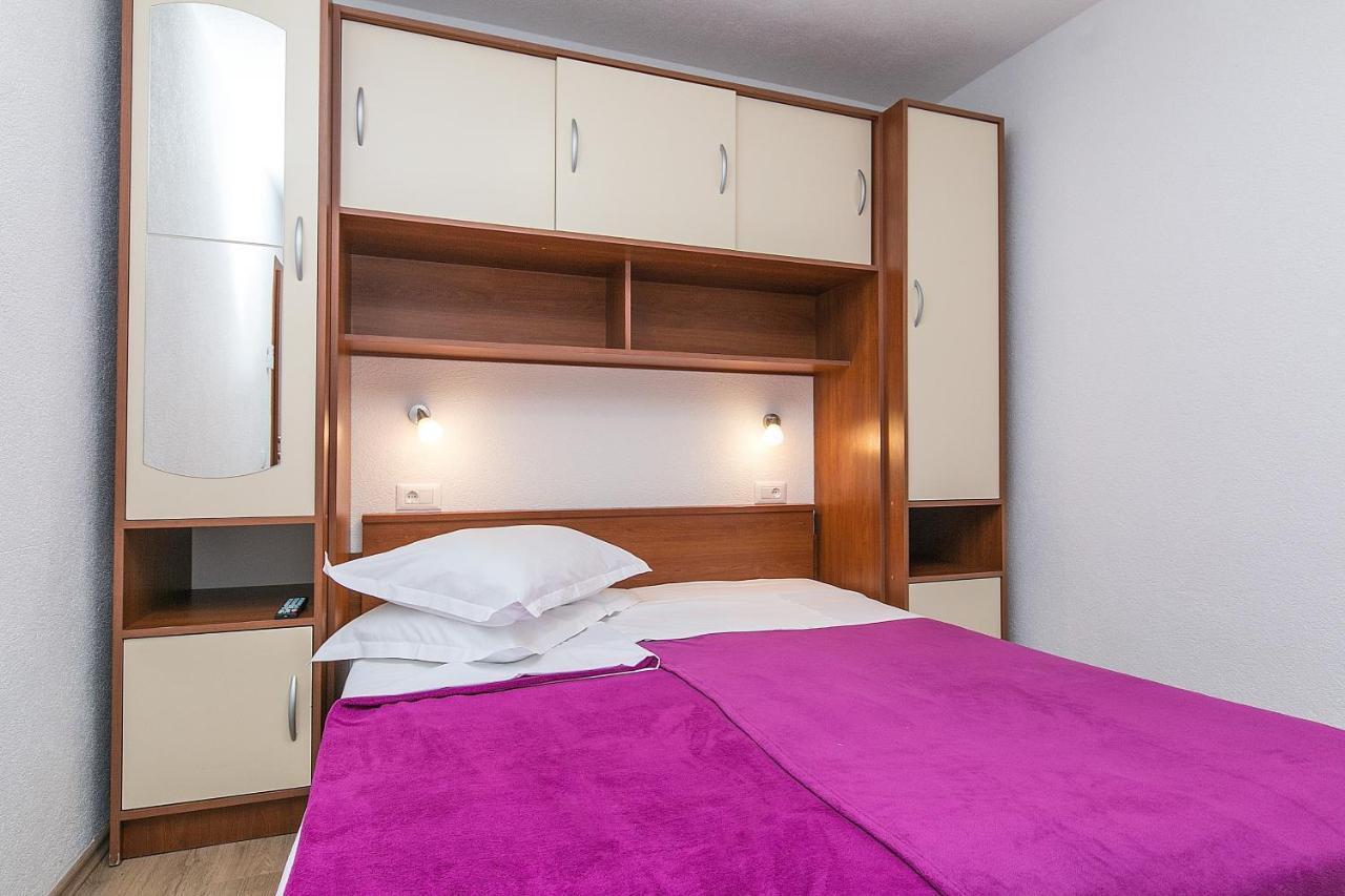 Apartments By The Sea Brela, Makarska - 20778 Exterior photo