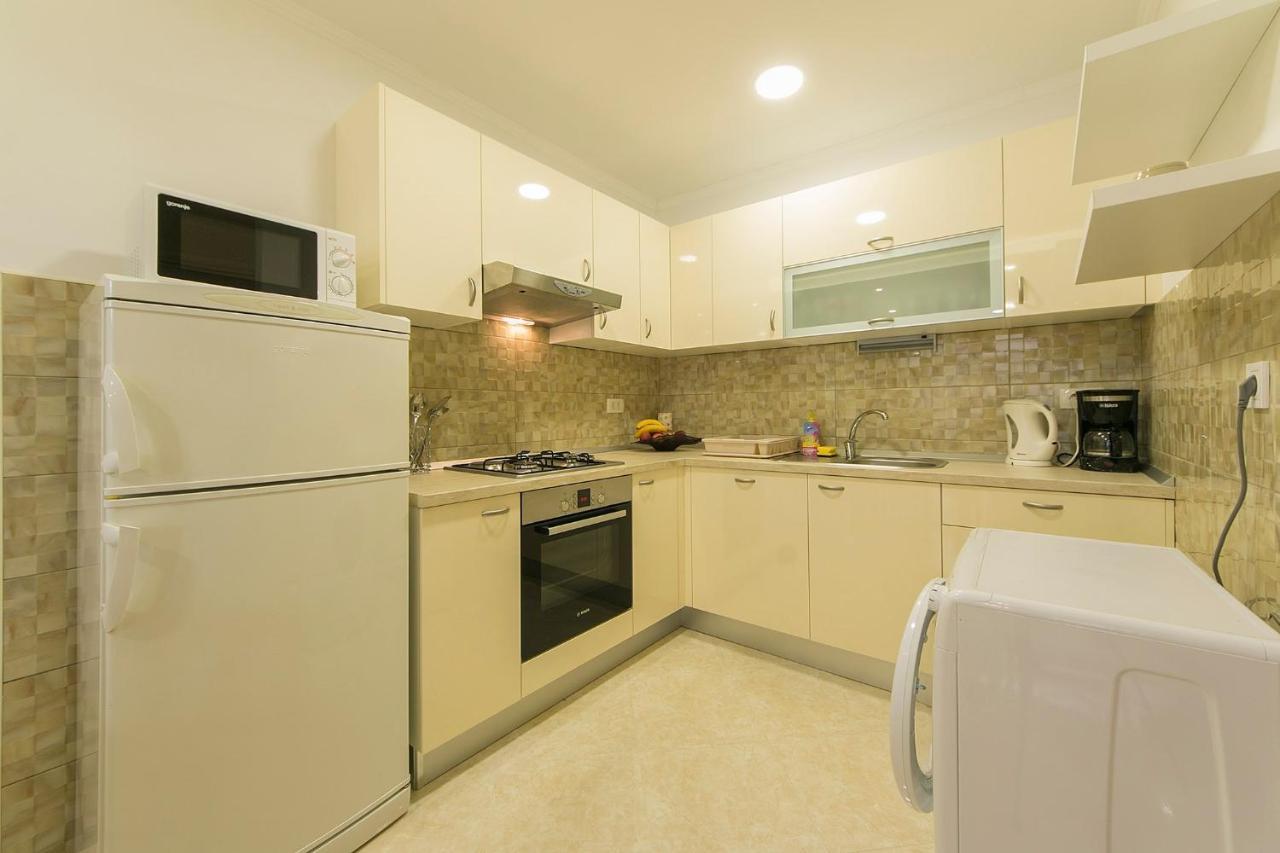 Apartments By The Sea Brela, Makarska - 20778 Exterior photo