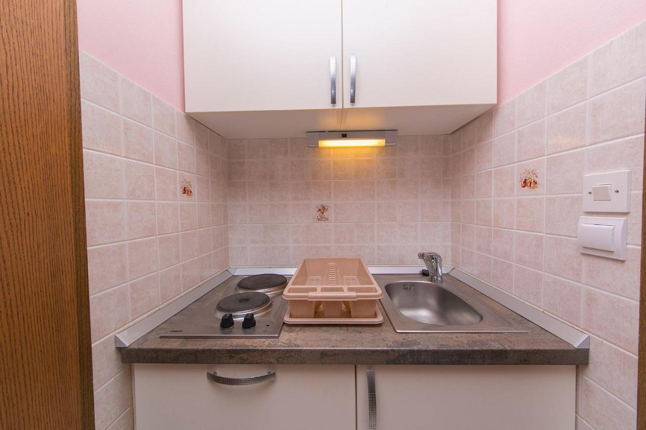 Apartments By The Sea Brela, Makarska - 20778 Exterior photo
