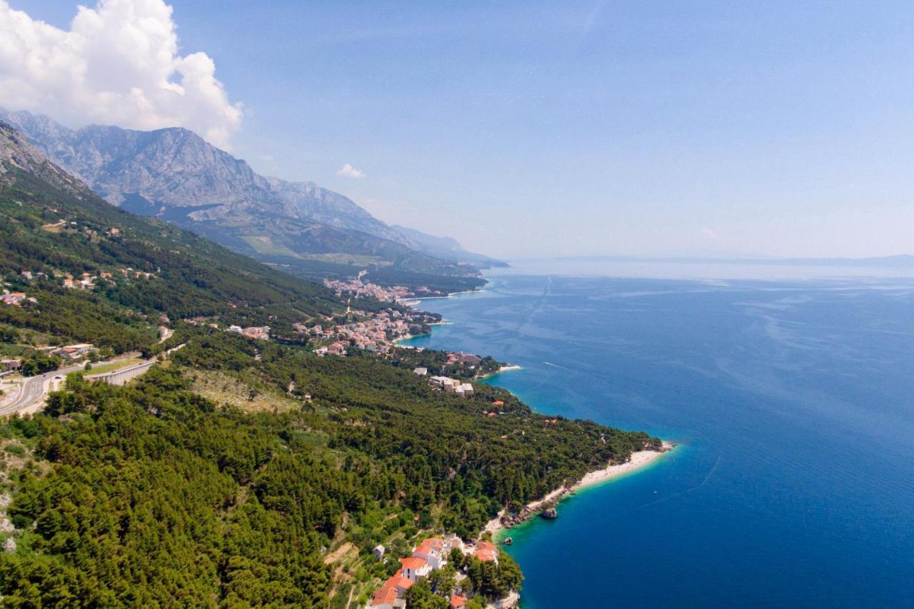 Apartments By The Sea Brela, Makarska - 20778 Exterior photo