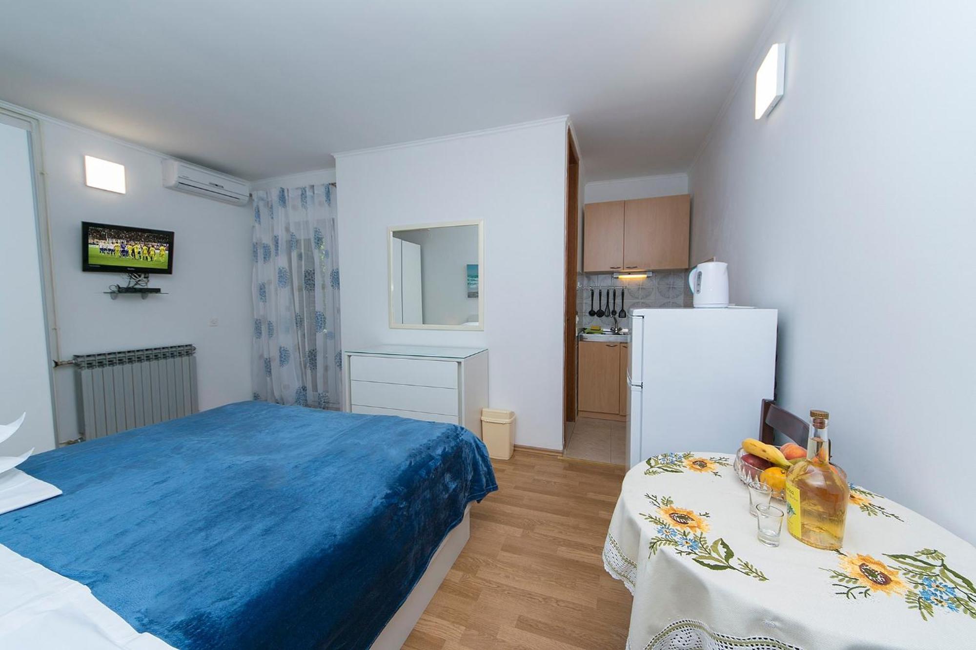 Apartments By The Sea Brela, Makarska - 20778 Room photo